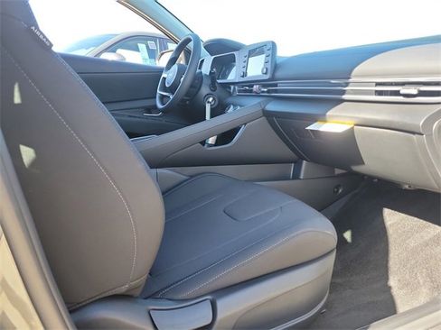 New 2026 Hyundai Elantra SE image 16