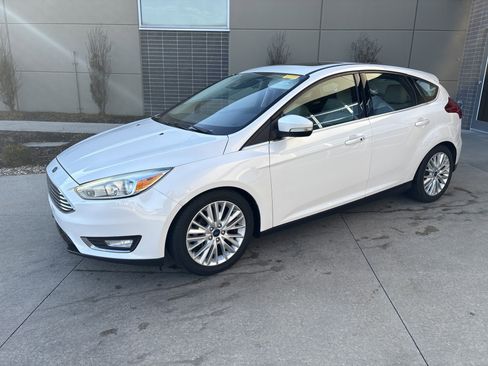 Used 2016 Ford Focus Titanium w/ Titanium Technology Package image 5