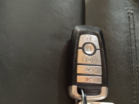 Used 2018 Ford Edge SEL w/ Equipment Group 201A FWD image 32