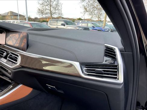 Used 2023 BMW X5 xDrive45e w/ Executive Package image 16