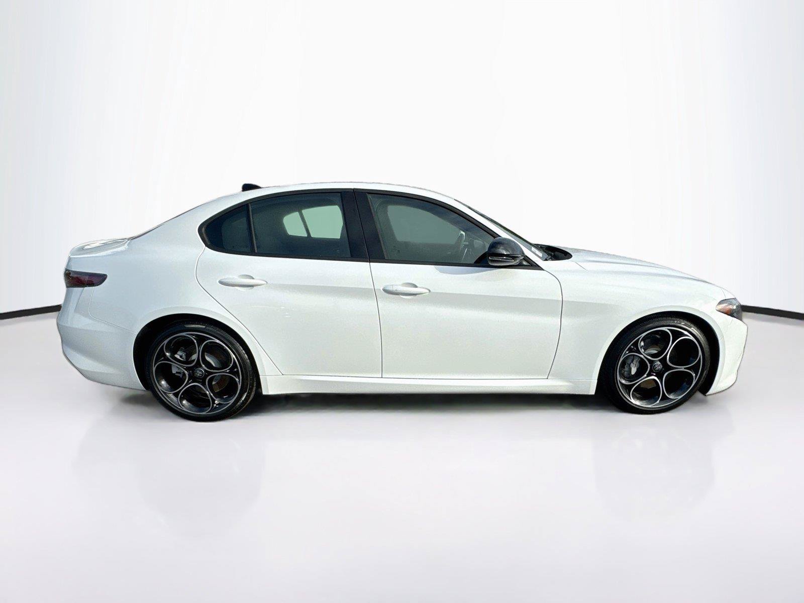 Used 2025 Alfa Romeo Giulia w/ Driving Assist Package RWD image 6