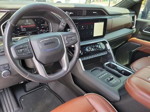 Used 2025 GMC Sierra 2500 Denali Ultimate w/ Max Trailering Package AWD/4WD image 10