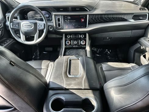 Used 2023 GMC Yukon XL Denali AWD/4WD image 10
