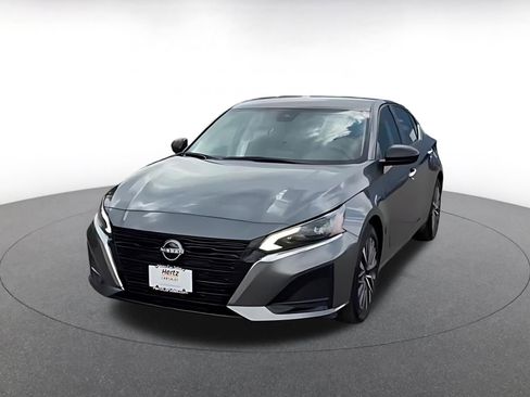 Used 2025 Nissan Altima 2.5 SV FWD image 7