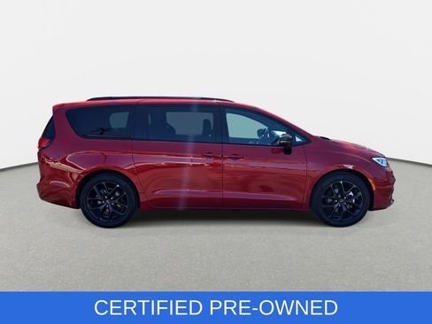 Used 2025 Chrysler Pacifica Limited image 4