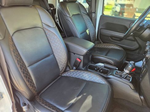 Used 2022 Jeep Gladiator Overland AWD/4WD image 12