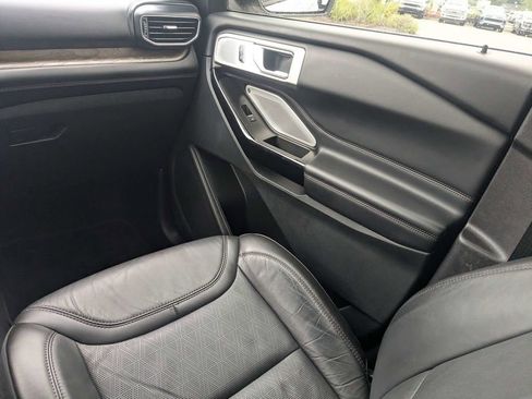 Used 2022 Ford Explorer Platinum w/ Technology Package AWD/4WD image 18