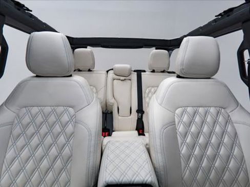 Used 2025 Ford Bronco Outer Banks image 3