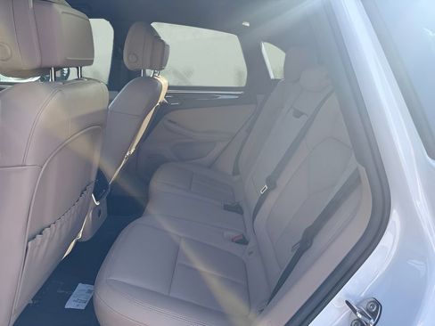 Used 2024 Porsche Macan AWD/4WD image 9