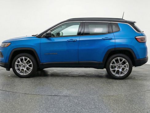 Used 2025 Jeep Compass Limited image 5