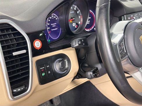 Certified 2022 Porsche Cayenne Platinum Edition w/ Premium Package Plus AWD/4WD image 33