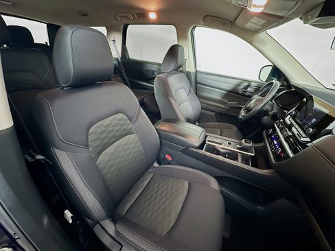 Used 2024 Nissan Pathfinder SV image 31