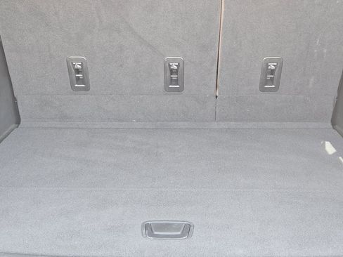 Used 2025 Chevrolet Suburban High Country AWD/4WD image 39