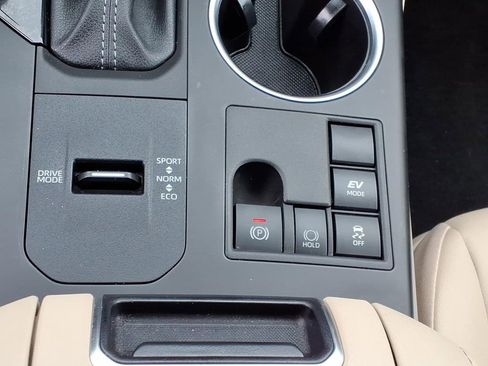 Used 2024 Toyota Highlander XLE image 20