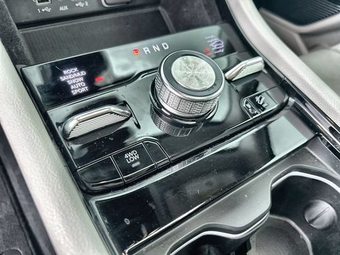 Used 2021 Jeep Grand Cherokee L Overland w/ Luxury Tech Group IV AWD/4WD image 26