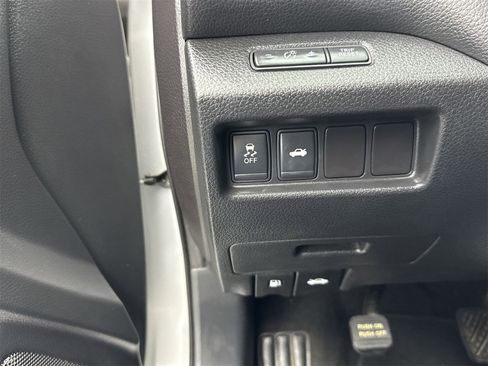 Used 2015 Nissan Altima 2.5 SV image 30