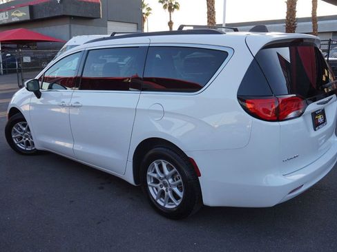 Used 2021 Chrysler Voyager Lxi image 4