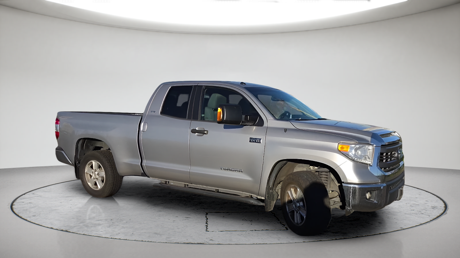 Used 2015 Toyota Tundra SR5 w/ SR5 Upgrade Package AWD/4WD image 4