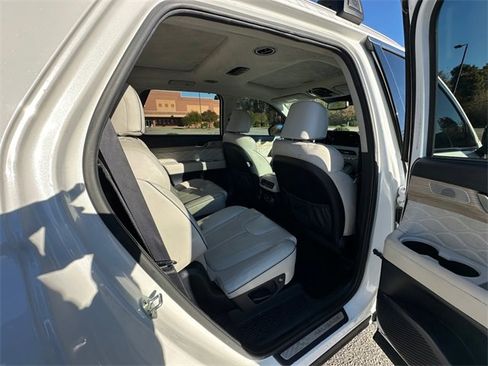 Used 2022 Hyundai Palisade Calligraphy image 17