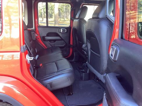 Used 2022 Jeep Wrangler Unlimited Sahara image 13