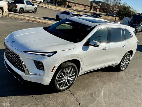Used 2025 Buick Enclave Avenir w/ Super Cruise Package image 5