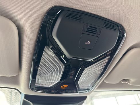 Certified 2025 BMW X7 xDrive40i w/ Premium Package image 28