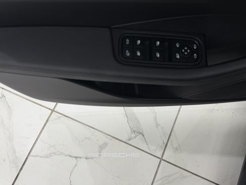 Certified 2025 Porsche Macan Electric RWD image 28