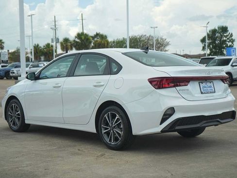 Used 2023 Kia Forte LXS FWD image 4