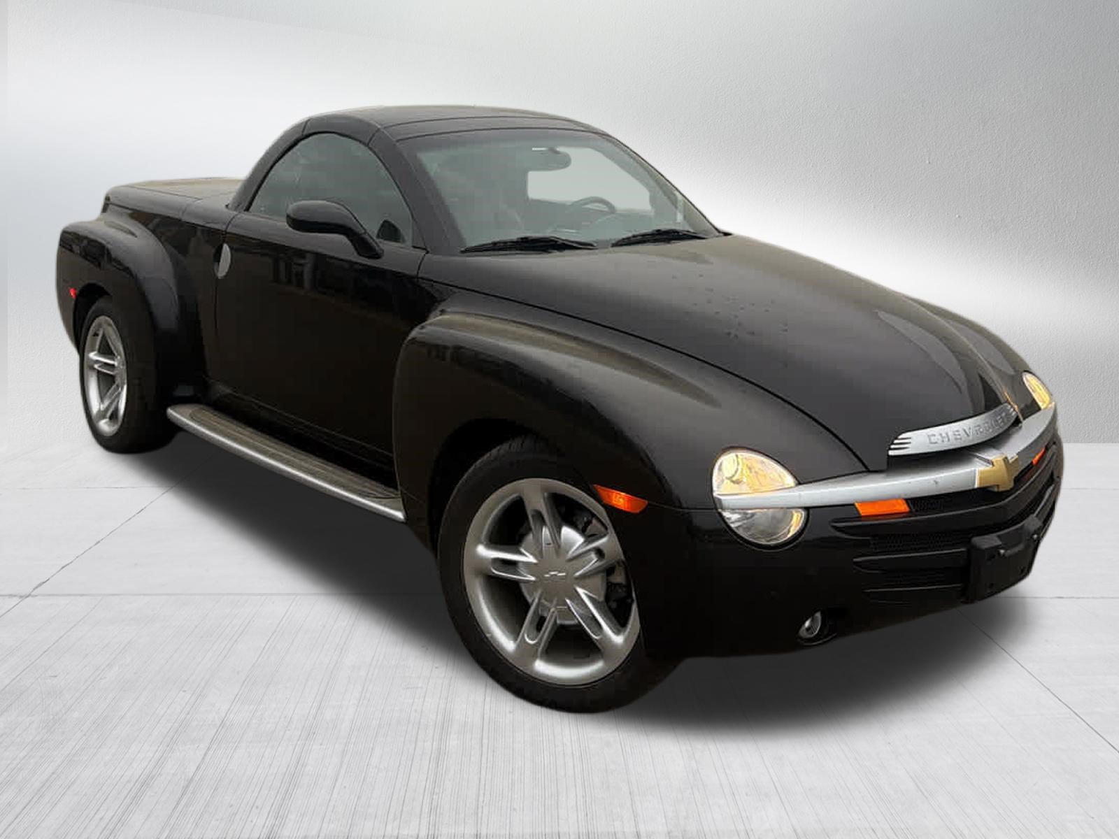 Used 2003 Chevrolet SSR w/ Preferred Equipment Group RWD image 3
