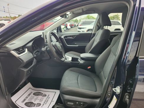 Used 2025 Toyota RAV4 XLE AWD/4WD image 25