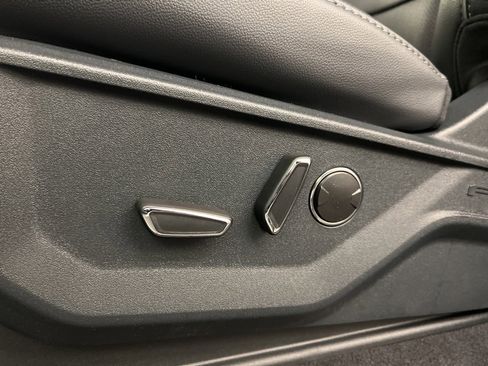 New 2025 Ford F150 Lariat w/ Equipment Group 502A High image 31