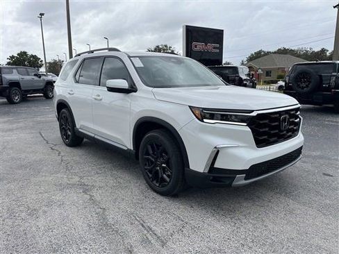 New 2025 Honda Pilot Touring image 2