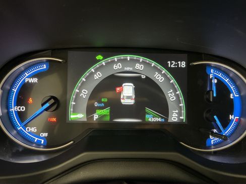 Used 2025 Toyota RAV4 XLE AWD/4WD image 16
