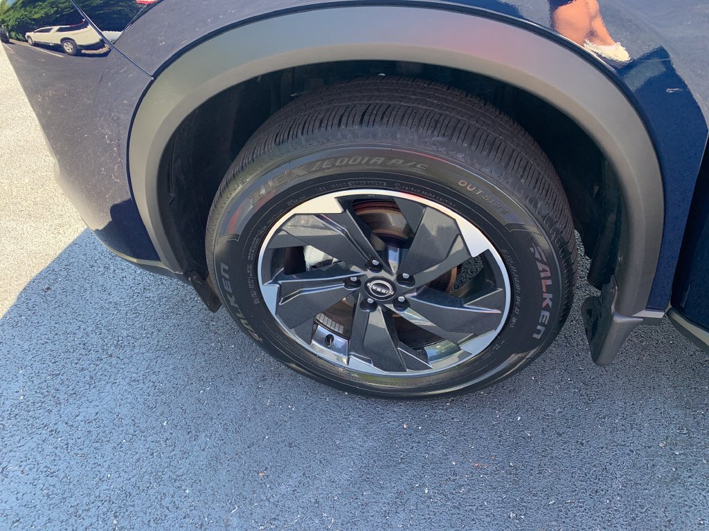 Certified 2025 Nissan Rogue SV FWD image 29