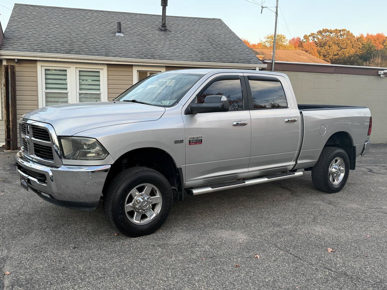 Used 2011 RAM 2500 SLT w/ Luxury Group AWD/4WD image 2
