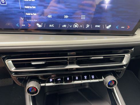 New 2026 Chevrolet Traverse LT w/ Driver Confidence Package image 21