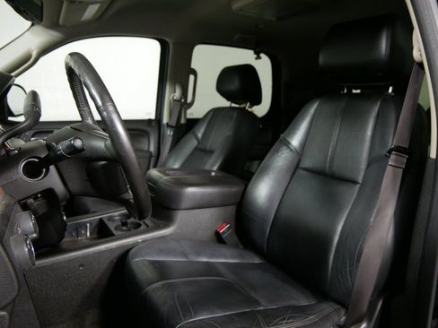 Used 2013 GMC Yukon SLT w/ SLT-2 Equipment Package AWD/4WD image 11