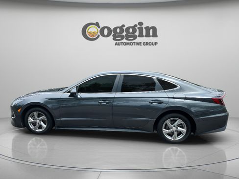 Used 2023 Hyundai Sonata SE w/ Preferred Accessory Package FWD image 2
