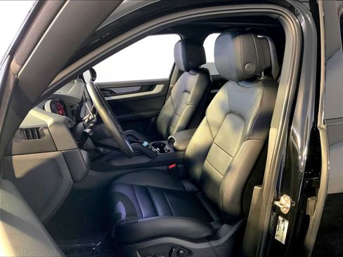 Certified 2024 Porsche Cayenne AWD/4WD image 5