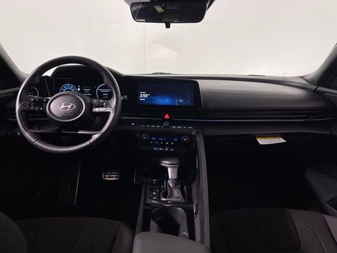 Certified 2025 Hyundai Elantra SEL image 15