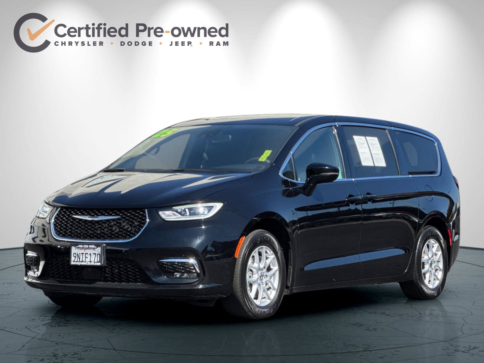 Certified 2025 Chrysler Pacifica Select FWD image 8