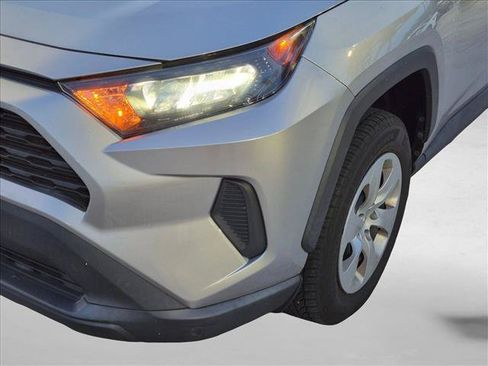 Used 2021 Toyota RAV4 LE FWD image 10