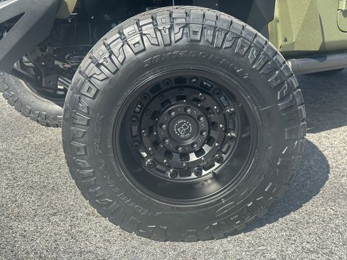 Used 2024 Jeep Wrangler Unlimited image 28