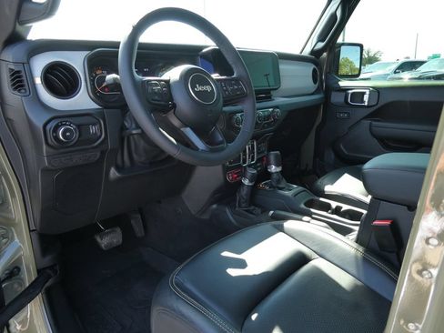 Used 2025 Jeep Wrangler Unlimited Sport AWD/4WD image 23