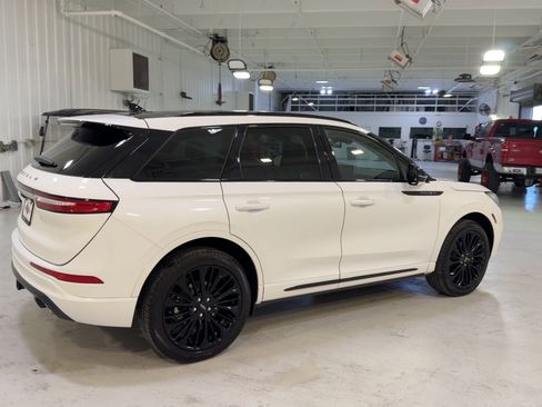 Used 2025 Lincoln Corsair Reserve w/ Equipment Group 202A image 9