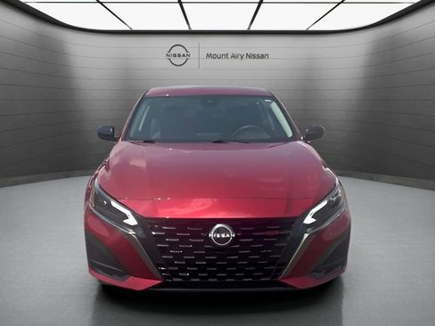 Certified 2024 Nissan Altima 2.5 SR FWD image 1