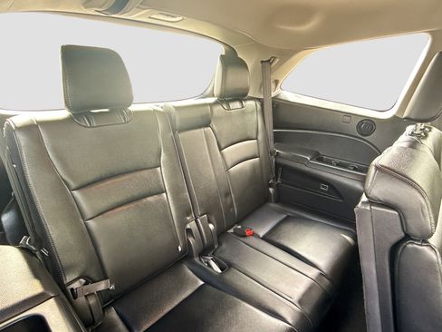 Certified 2018 Honda Pilot Touring image 30