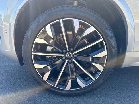 Certified 2025 Volvo XC90 B6 Plus AWD/4WD image 9