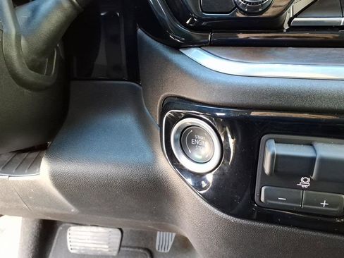 Used 2025 GMC Sierra 1500 SLT image 9