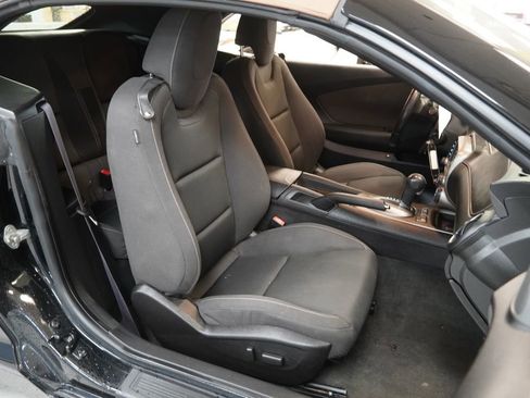 Used 2015 Chevrolet Camaro LT RWD image 17